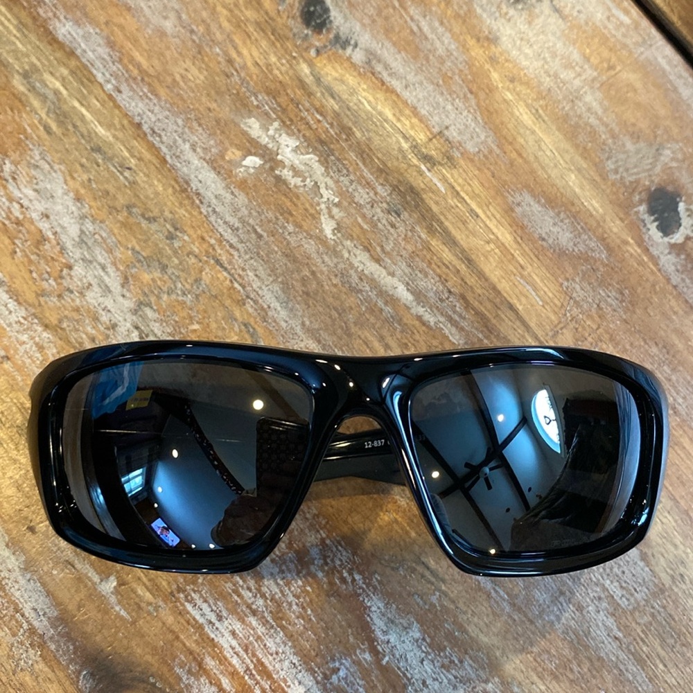 NWOT WOMENS OAKLEY POLARIZED SUNGLASSES